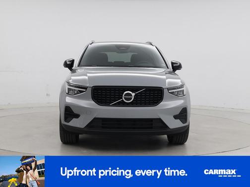2024 Volvo XC40 B5 Core Dark Theme