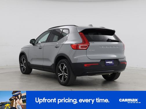 2024 Volvo XC40 B5 Core Dark Theme