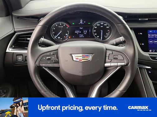 Red 2022 Cadillac XT6 Luxury