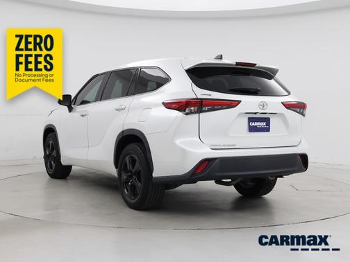 White 2022 Toyota Highlander L