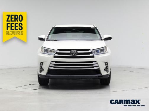 White 2017 Toyota Highlander LE