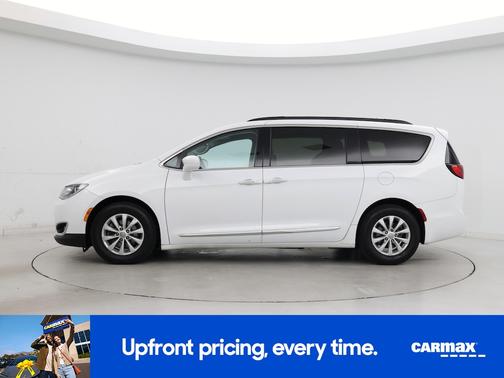 White 2017 Chrysler Pacifica Touring L