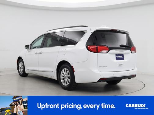 White 2017 Chrysler Pacifica Touring L