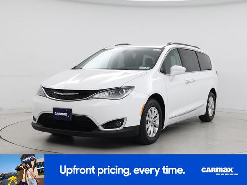 White 2017 Chrysler Pacifica Touring L