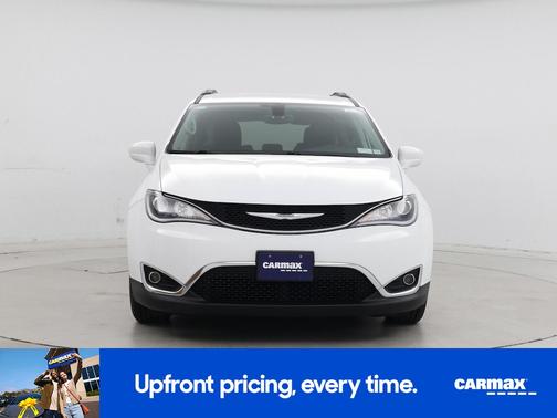 White 2017 Chrysler Pacifica Touring L