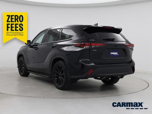 Black 2024 Toyota Highlander XLE