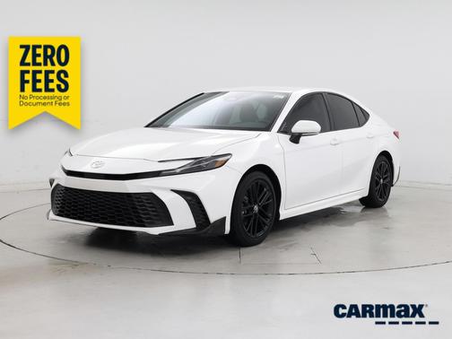 White 2025 Toyota Camry SE