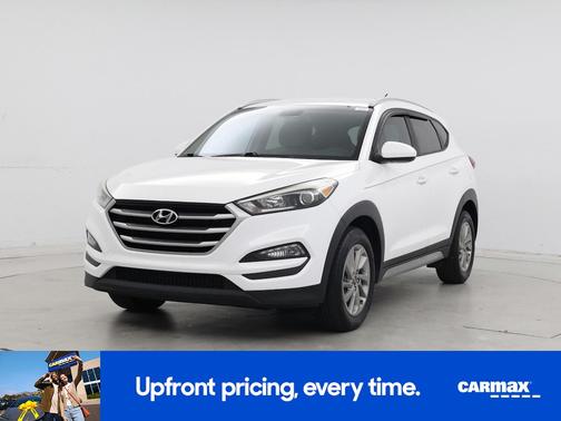 White 2017 Hyundai TUCSON SE