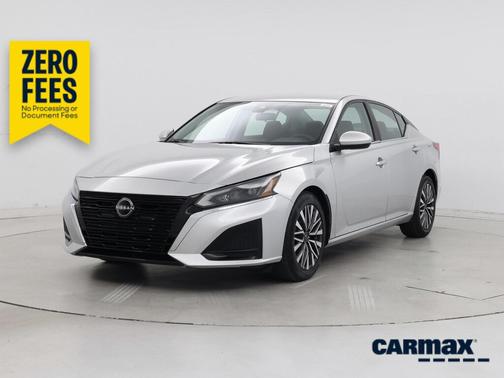 Silver 2023 Nissan Altima SV