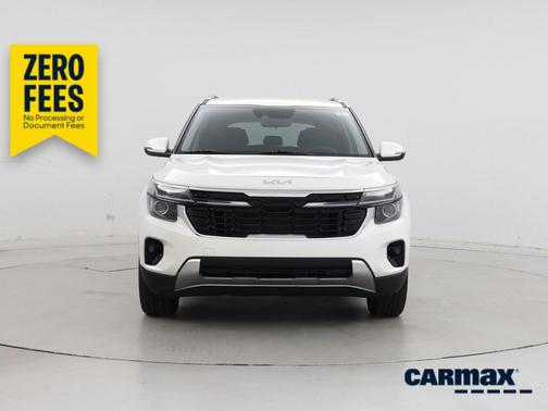 White 2025 Kia Seltos S