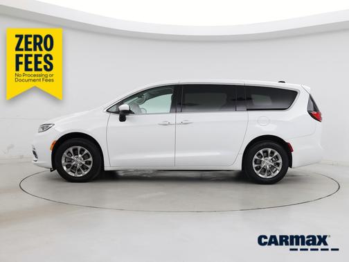 White 2023 Chrysler Pacifica Touring L