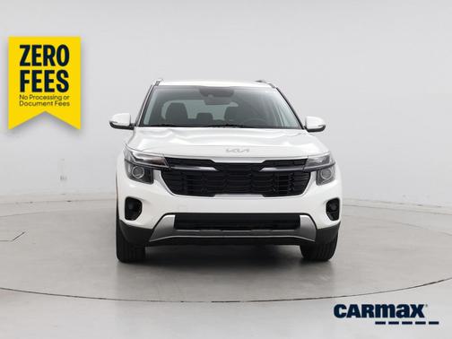 White 2025 Kia Seltos S
