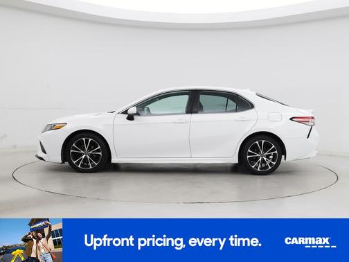White 2019 Toyota Camry SE