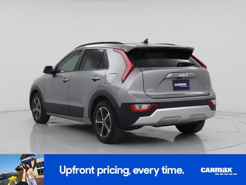Silver 2024 Kia Niro EX