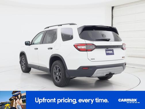 White 2025 Honda Pilot Trailsport