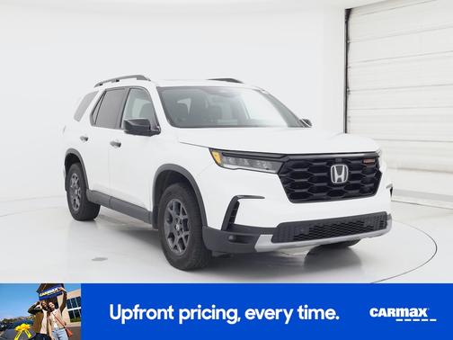 White 2025 Honda Pilot Trailsport