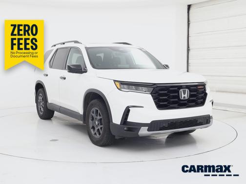 White 2025 Honda Pilot Trailsport