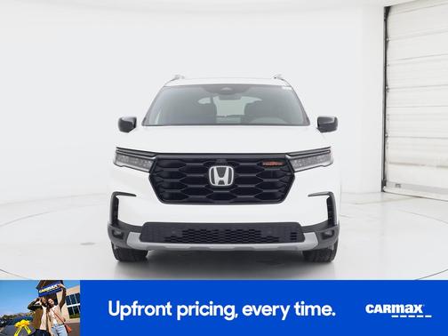 White 2025 Honda Pilot Trailsport