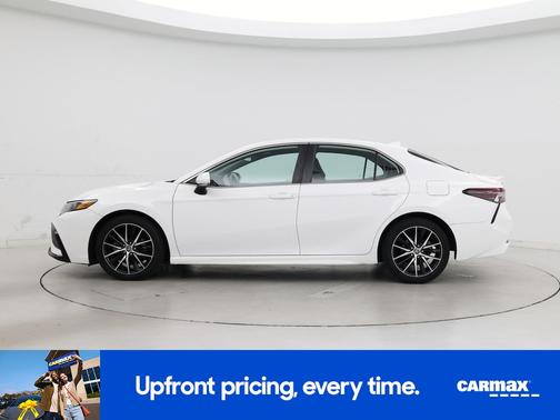 White 2022 Toyota Camry SE