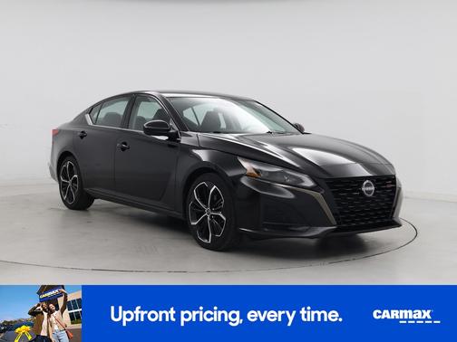 Black 2023 Nissan Altima SR