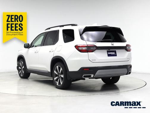 White 2023 Honda Pilot Elite