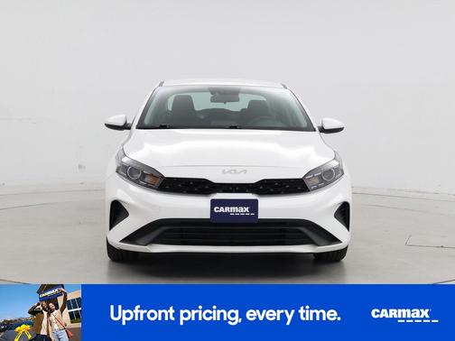 White 2024 Kia Forte LXS