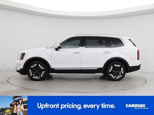 White 2023 Kia Telluride S