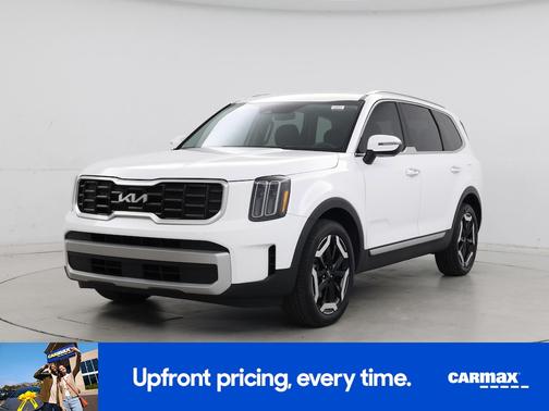 White 2023 Kia Telluride S