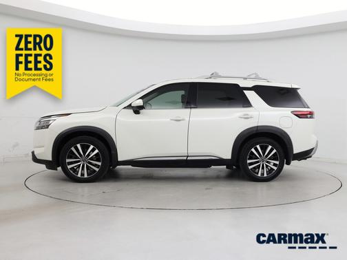 White 2023 Nissan Pathfinder Platinum