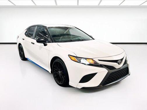 Super White 2020 Toyota Camry SE