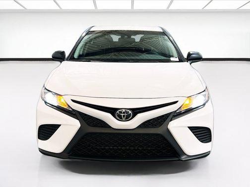 Super White 2020 Toyota Camry SE