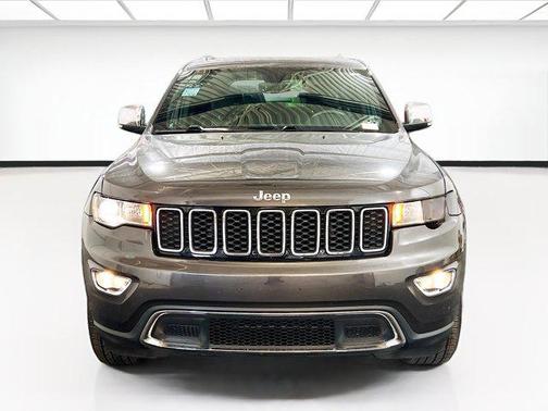 Granite Crystal Metallic Clearcoat 2017 Jeep Grand Cherokee Limited