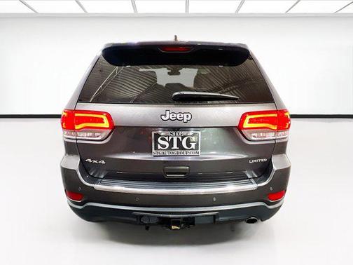 Granite Crystal Metallic Clearcoat 2017 Jeep Grand Cherokee Limited