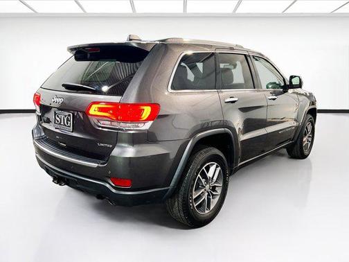 Granite Crystal Metallic Clearcoat 2017 Jeep Grand Cherokee Limited