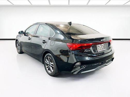 Aurora Black 2022 Kia Forte LXS