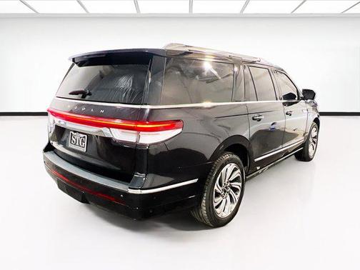 Black 2022 Lincoln Navigator Reserve