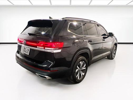 Black 2025 Volkswagen Atlas 2.0T SE