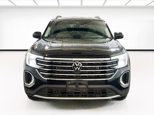 Black 2025 Volkswagen Atlas 2.0T SE