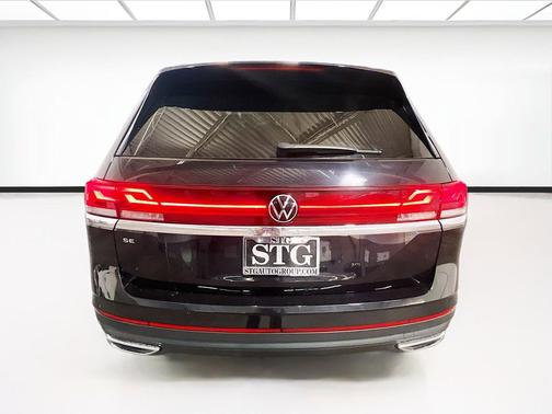 Black 2025 Volkswagen Atlas 2.0T SE