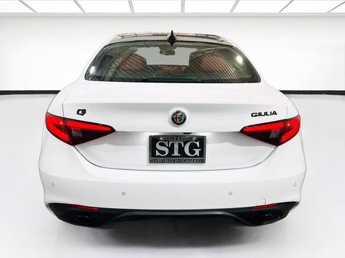 Alfa White 2023 Alfa Romeo Giulia Veloce RWD