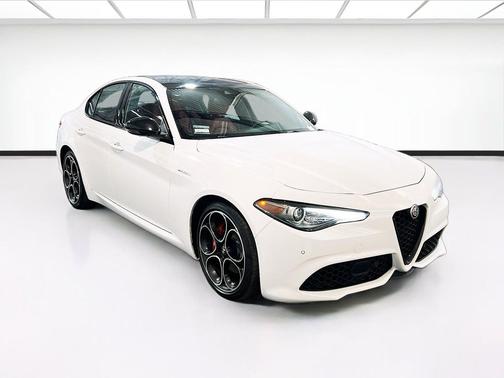 Alfa White 2023 Alfa Romeo Giulia Veloce RWD