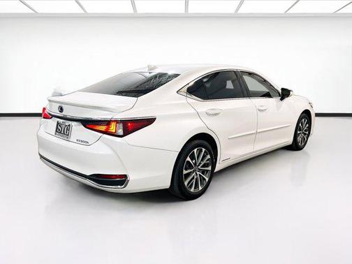 2022 Lexus ES 300h Base