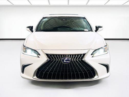 2022 Lexus ES 300h Base