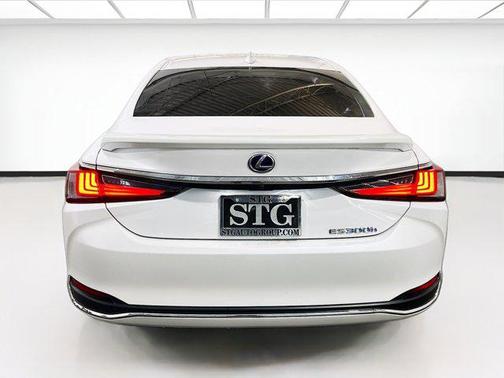 2022 Lexus ES 300h Base