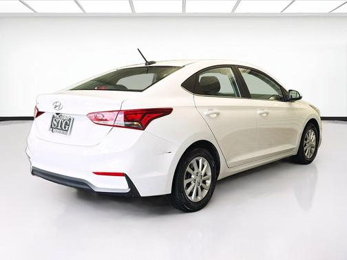 Frost White Pearl 2022 Hyundai Accent SEL