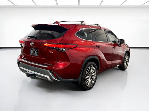 2022 Toyota Highlander Platinum