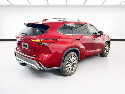2022 Toyota Highlander Platinum