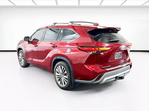 2022 Toyota Highlander Platinum
