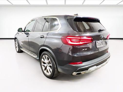 Gray 2023 BMW X5 xDrive40i