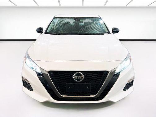 2022 Nissan Altima SR FWD